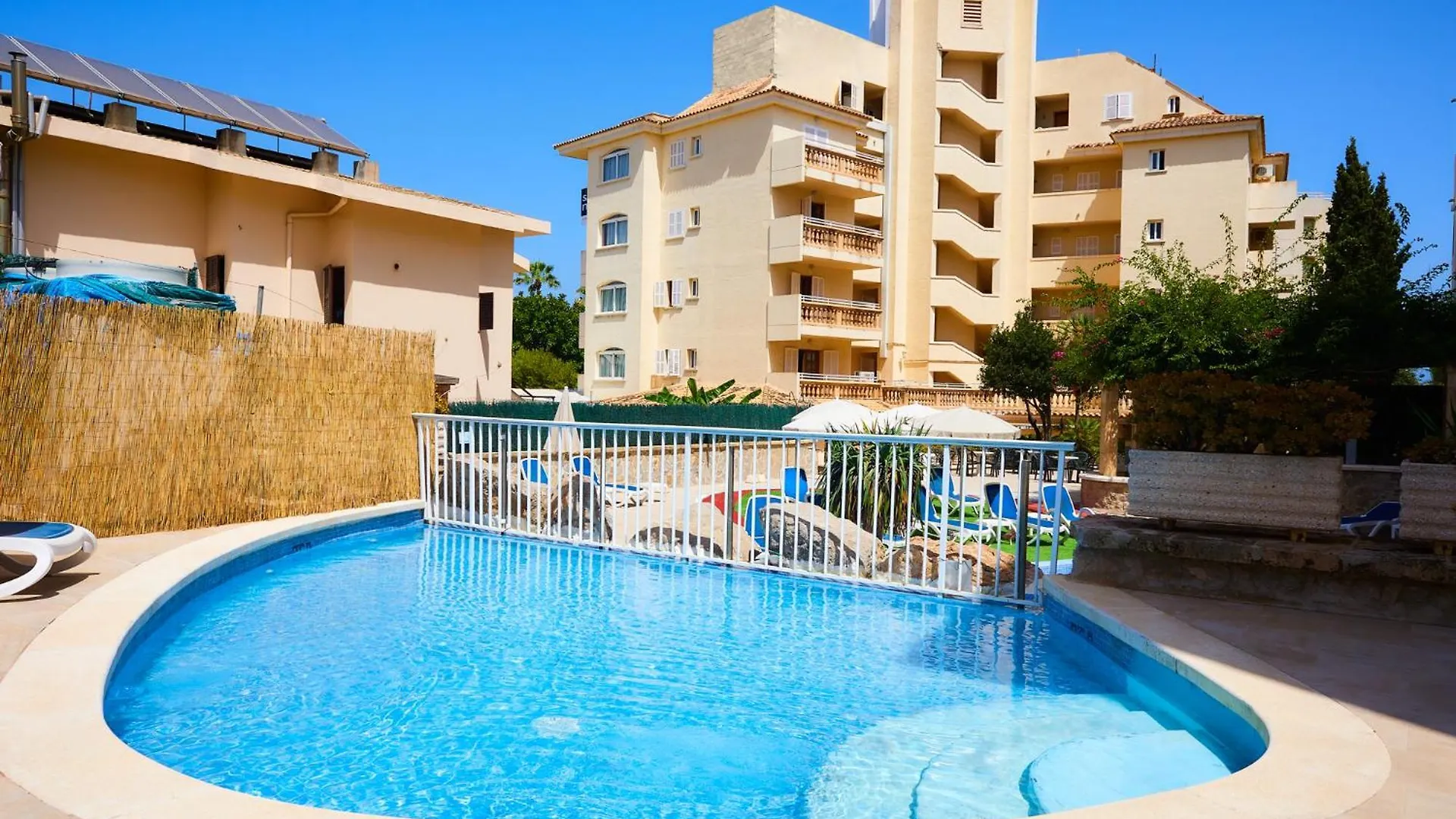 Sol Y Mar Apartments Cala Bona  Spanyolország